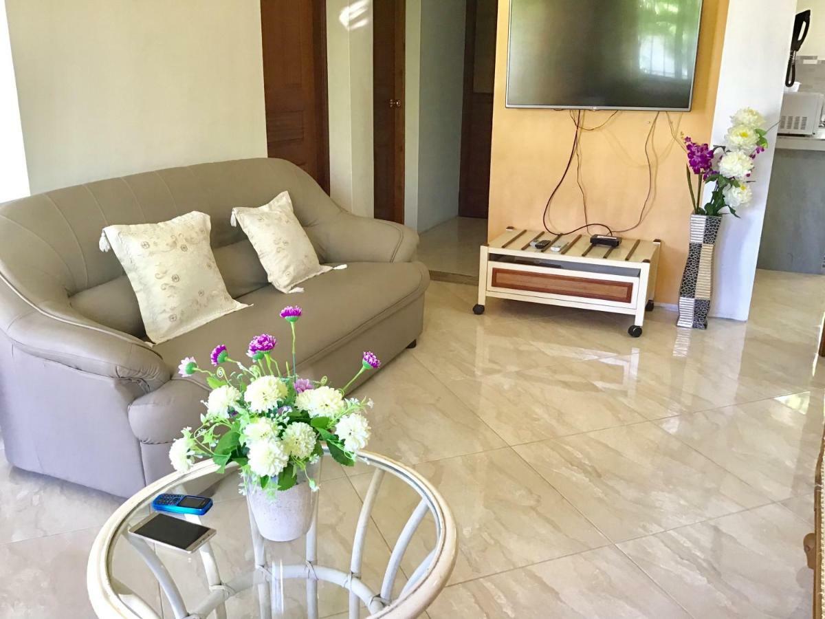 Cardamon Villa Is A 2 Bedroom With 1 Bathroom And Seperate Toilet Detached House With Ac And Swimming Pool , 5 Minutes Walk From Flic En Flac Public Beach المظهر الخارجي الصورة