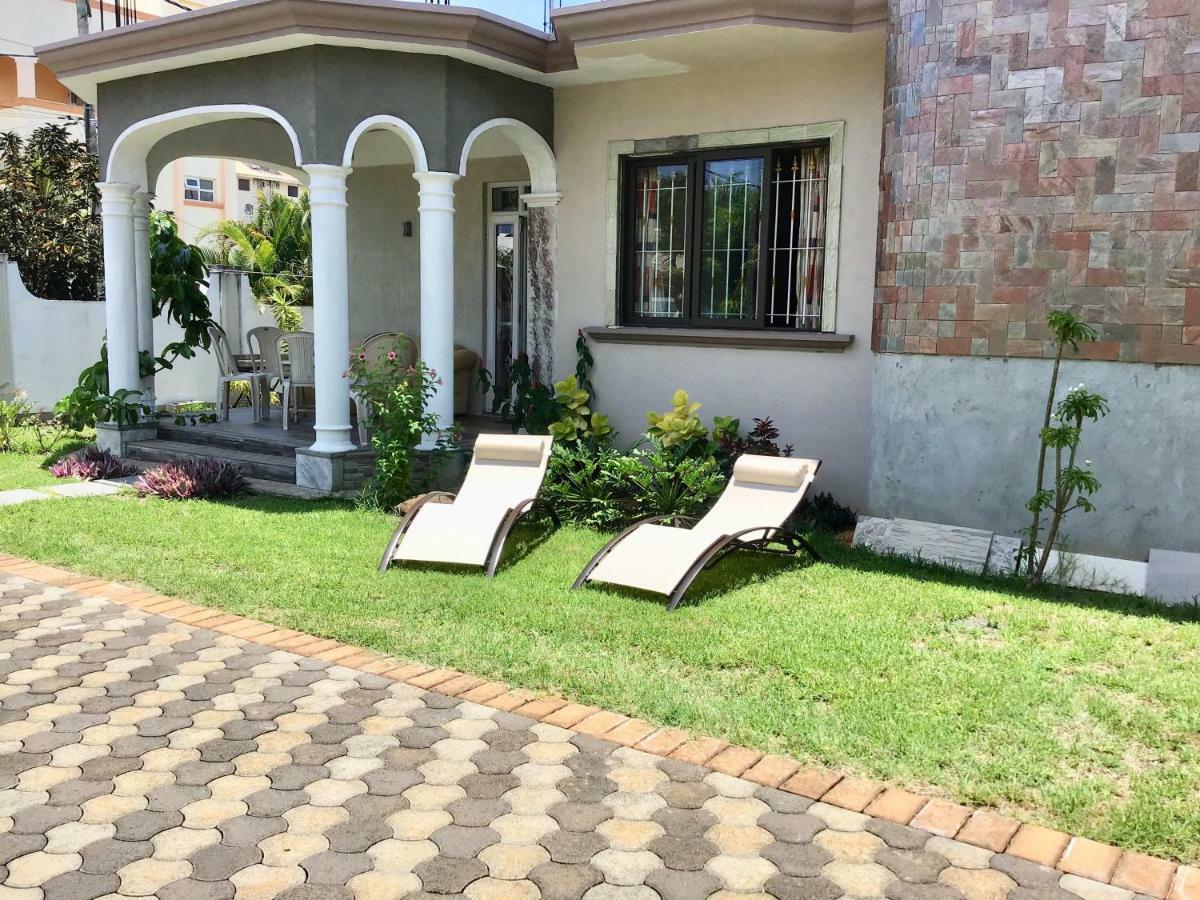 Cardamon Villa Is A 2 Bedroom With 1 Bathroom And Seperate Toilet Detached House With Ac And Swimming Pool , 5 Minutes Walk From Flic En Flac Public Beach المظهر الخارجي الصورة