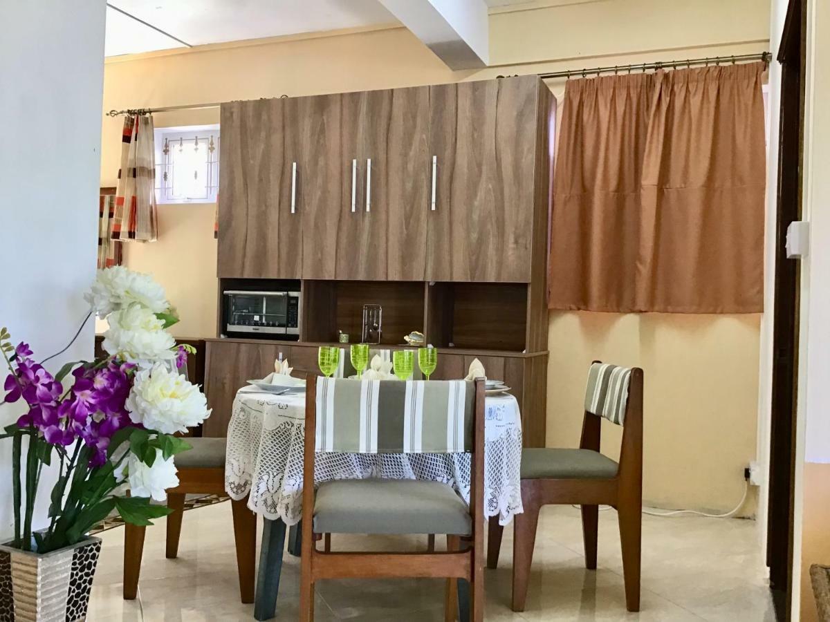 Cardamon Villa Is A 2 Bedroom With 1 Bathroom And Seperate Toilet Detached House With Ac And Swimming Pool , 5 Minutes Walk From Flic En Flac Public Beach المظهر الخارجي الصورة